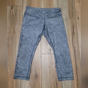 Lululemon crop leggings, women's size 8, Excellent condition